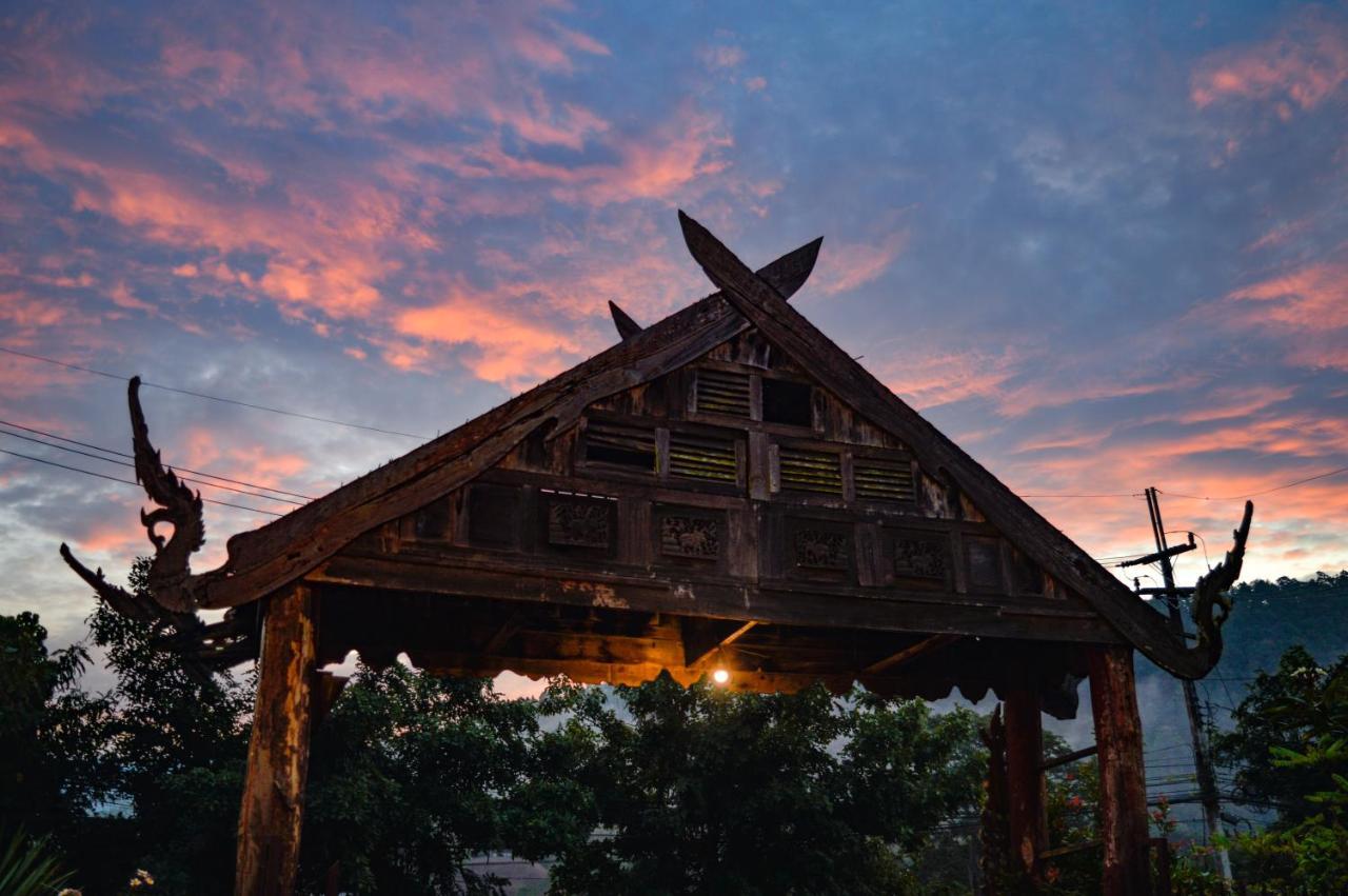 Crossroads House Hotel Mae Hong Son Exterior foto